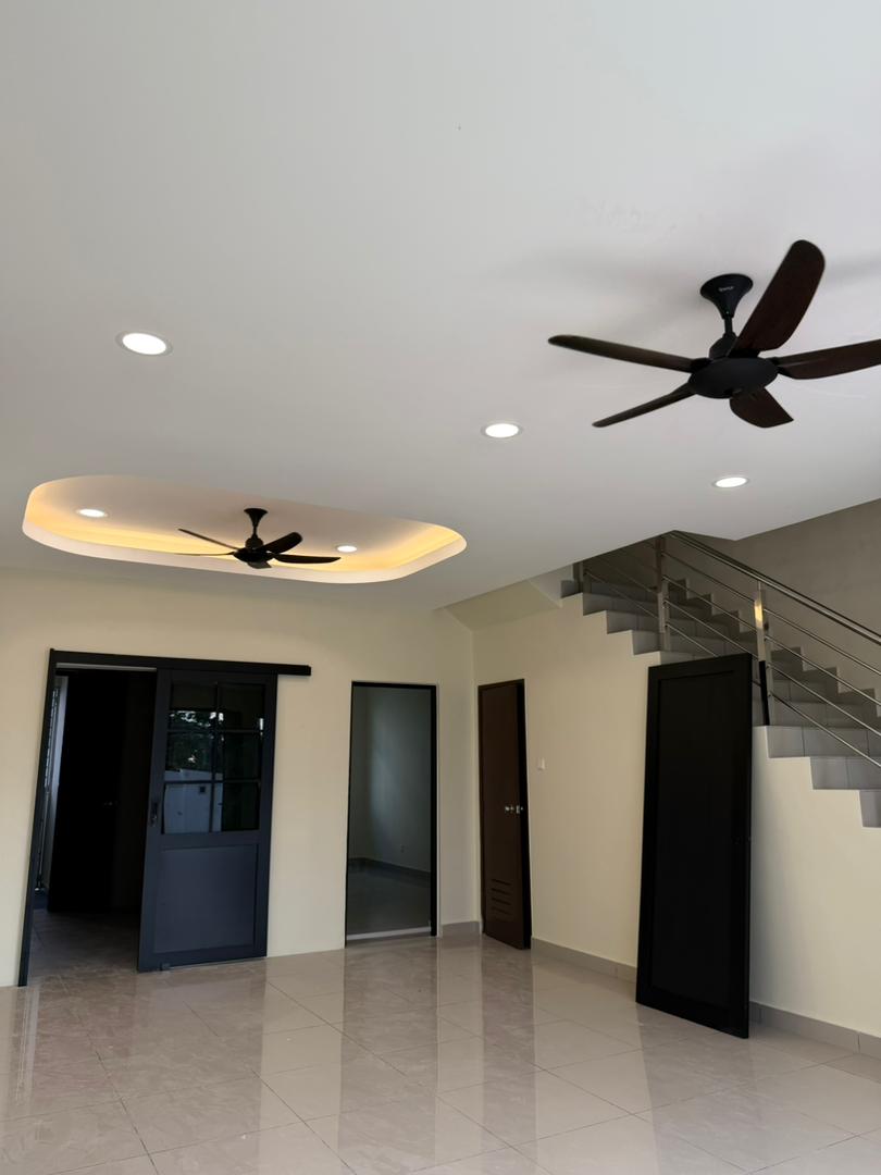 Living room with false ceiling